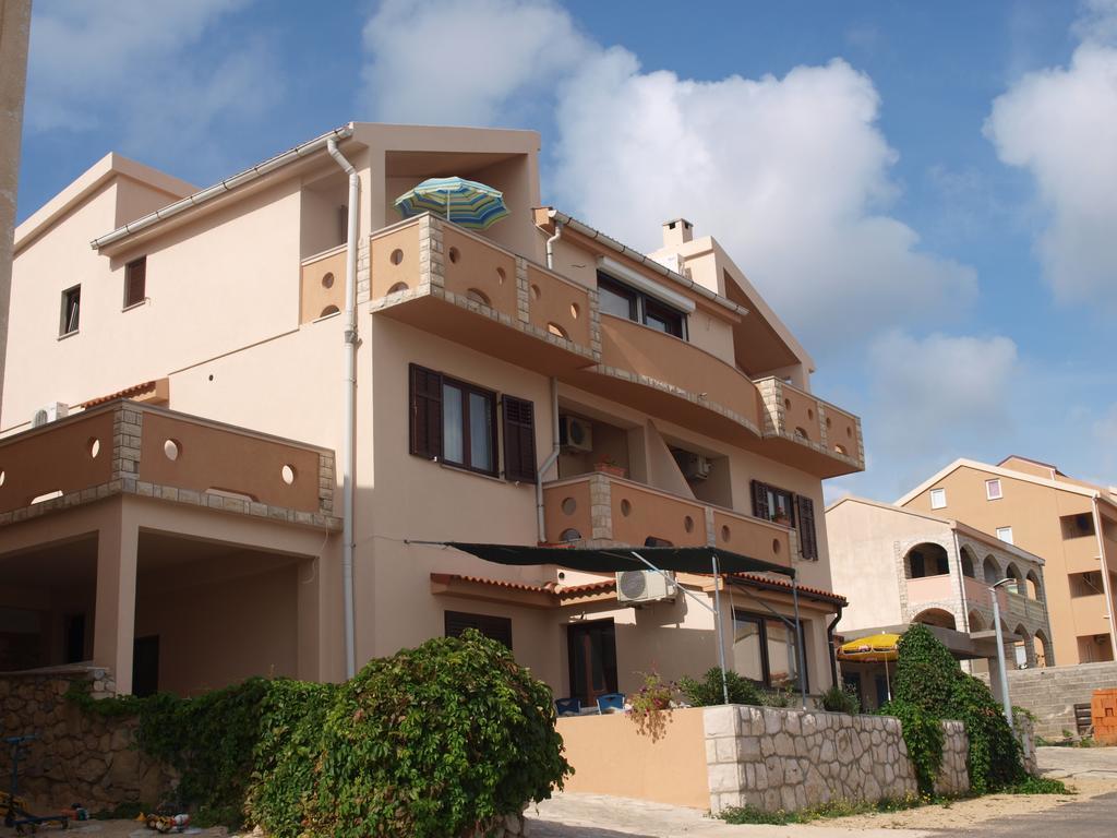 Apartments Ivita Паг Екстер'єр фото